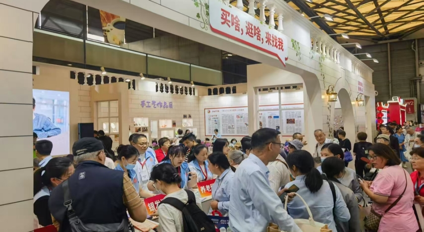 科技助老真嗲，老人故事真暖——2025上海老博会党群服务站侧记